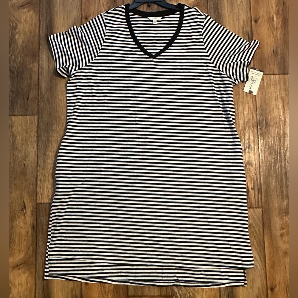 Terra & Sky - Black & White Striped V-NECK T-SHIRT DRESS - Size: 2X